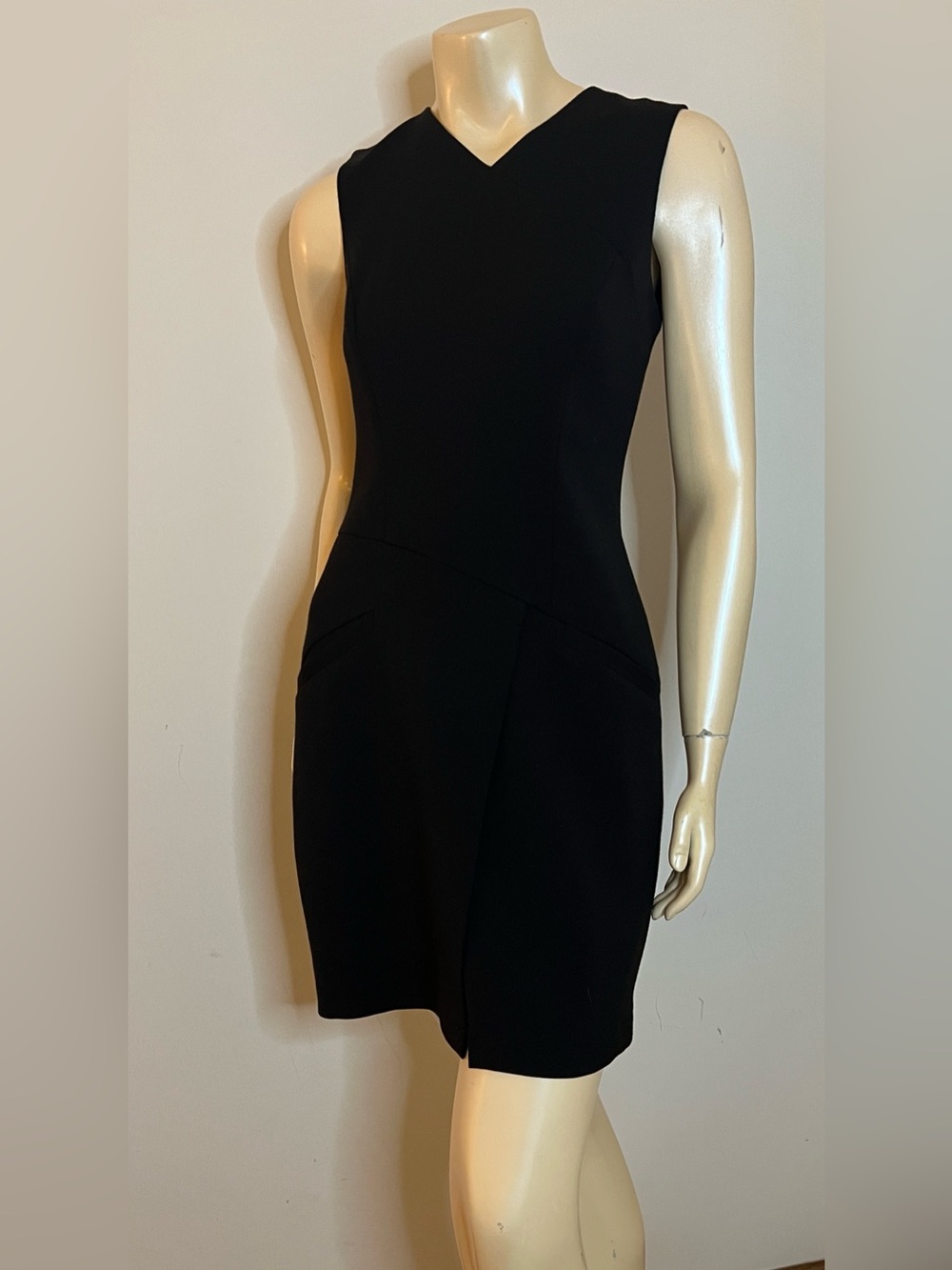 ❤️ BCBGMaxAzria PHOEBY Black Sleeveless V-Neck Tunic